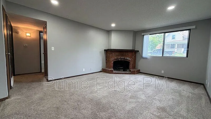 2 bed, 1.0 bath, 866 sqft, $1,000 — Photo 4