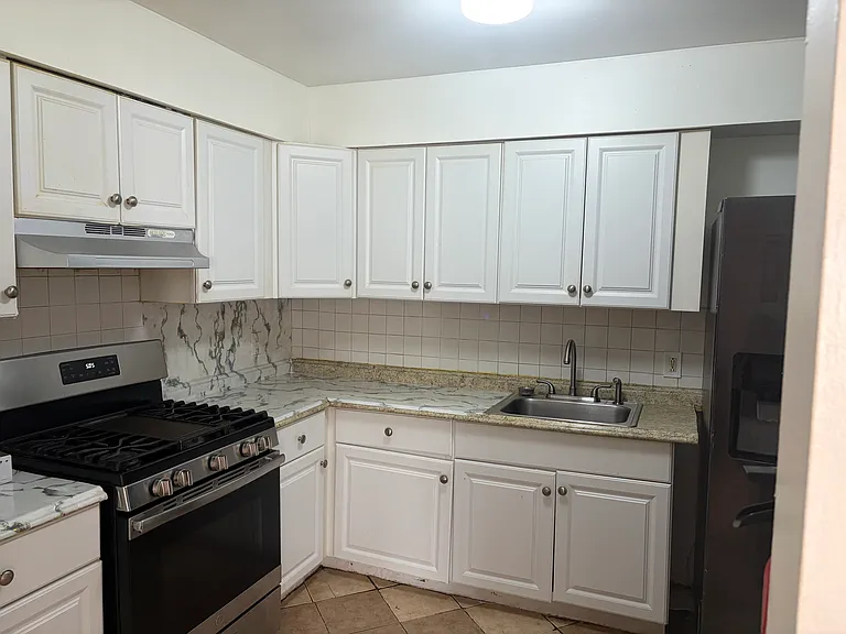 515 Livingston St #2 — Photo 8