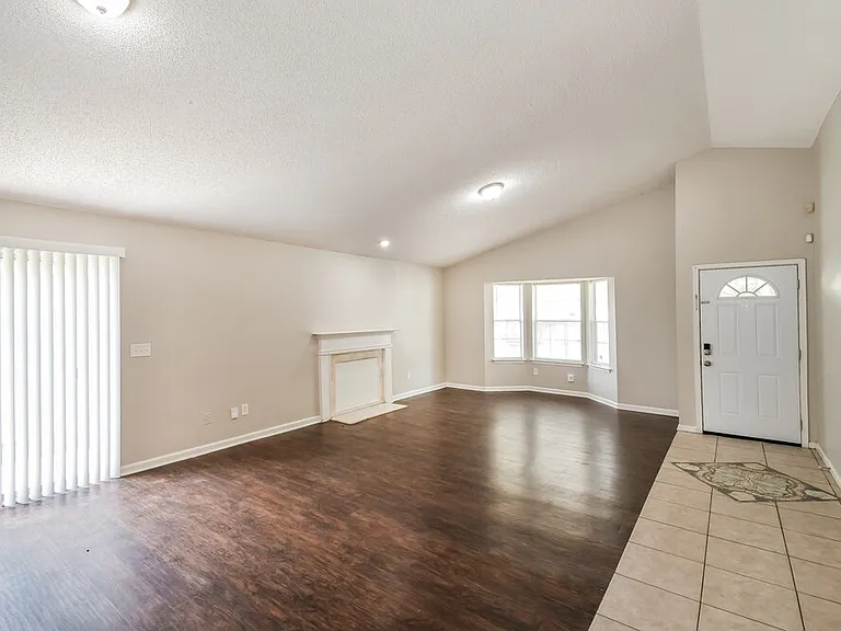 10725 Meadowlea Dr — Photo 3