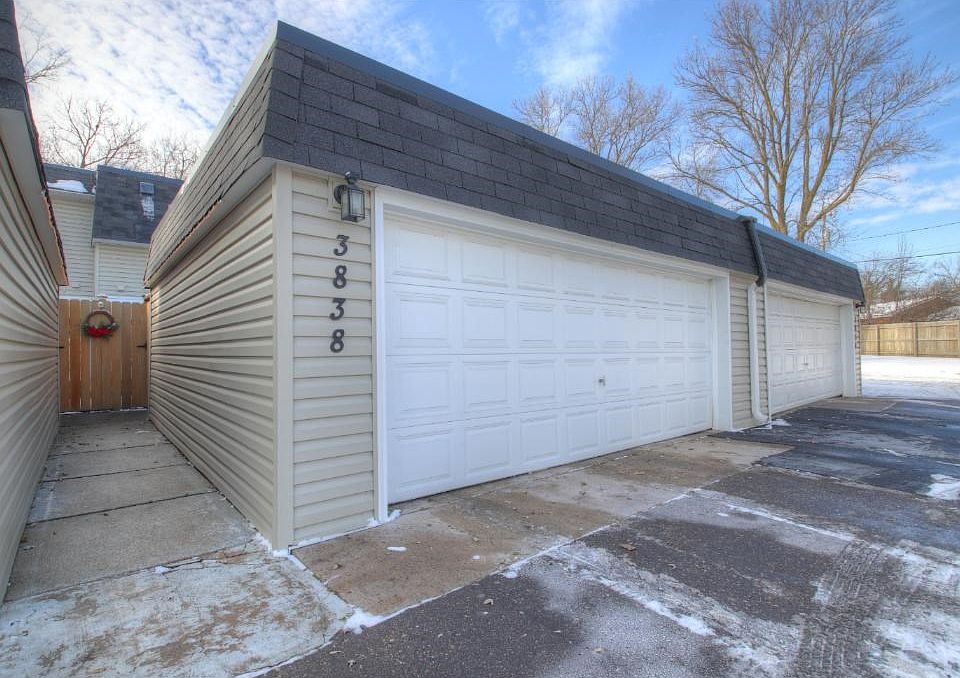 Great location! Private front and backyard awaits!