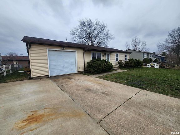 2nd image of 1011 Cardinal Dr