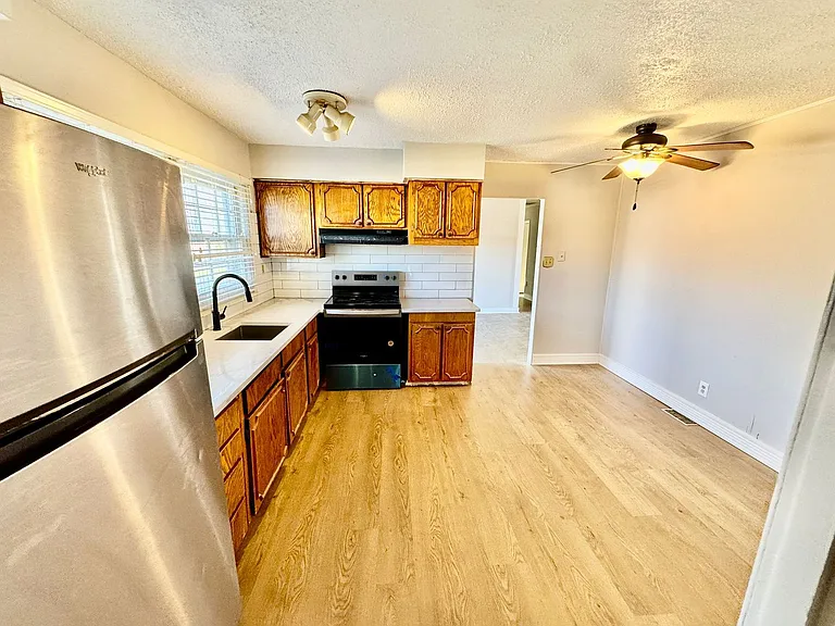 77 Executive Ln — Photo 9