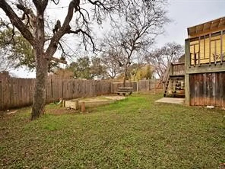 2101 W 10th St — Photo 24