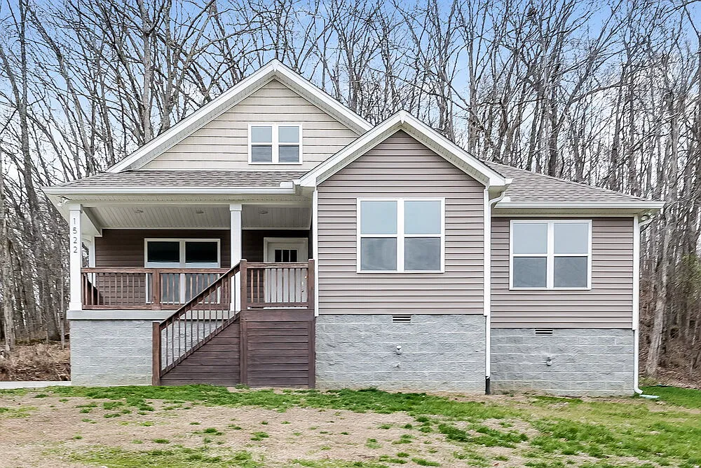 3 bed, 2.0 bath, 1296 sqft, $2,055 — Photo 1