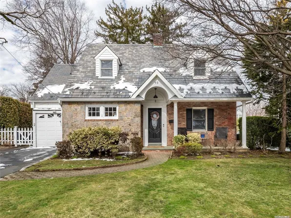 93 Gaynor Avenue, Manhasset, NY 11030