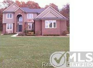 5633 Fox Ridge Dr, Clarkston, MI 48348