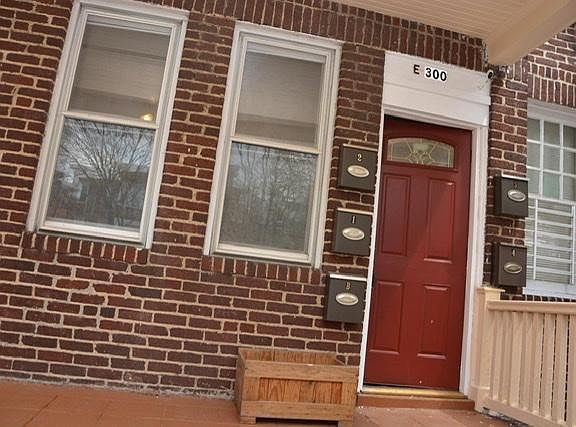 3rd image of 300 E University Pkwy #4