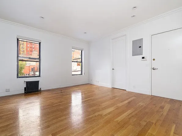 70 University Pl APT 8, New York, NY 10003