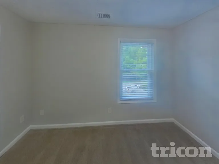 1916 Hillspring Ln — Photo 13