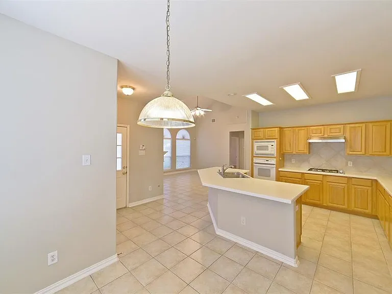 407 Groveton Ridge Ln — Photo 12