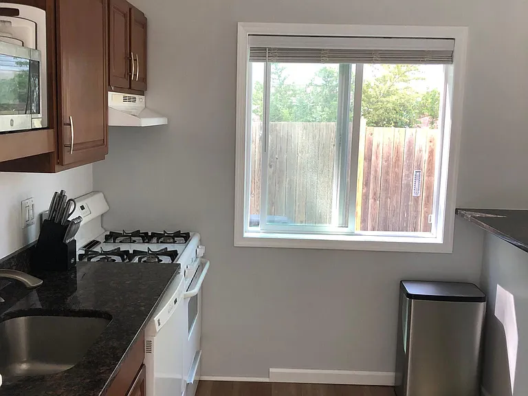 2319 Glendale Ter — Photo 13