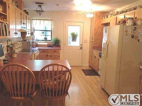 4th image of 6 Nine Gables Ln