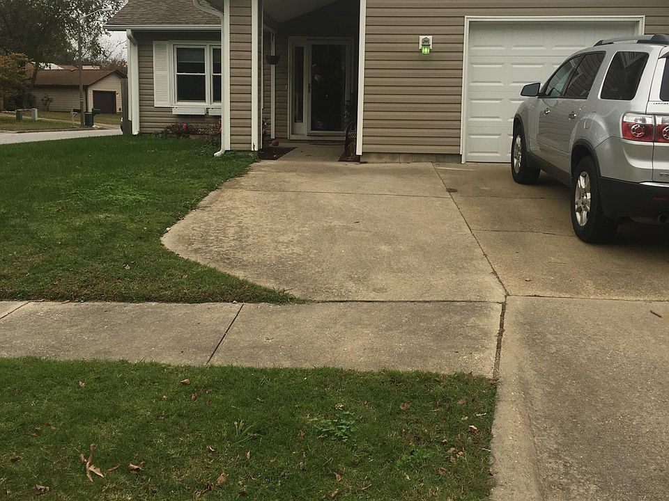 1st image of 697 Pinebrook Dr
