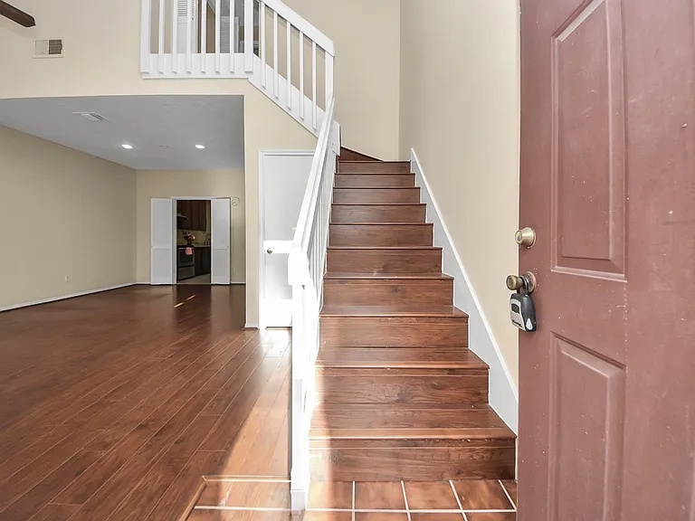 1022 Memorial Village Dr — Photo 6