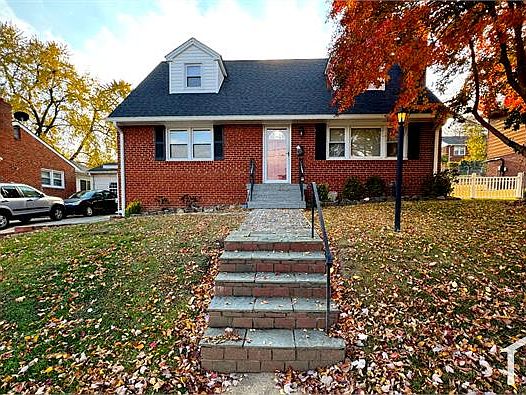 1st image of 909 Linwood St