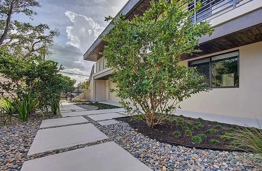 1 bed, 650 sqft, $1,800 — Photo 3