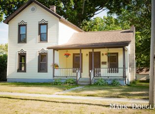 26 Grove St, Coopersville, MI 49404