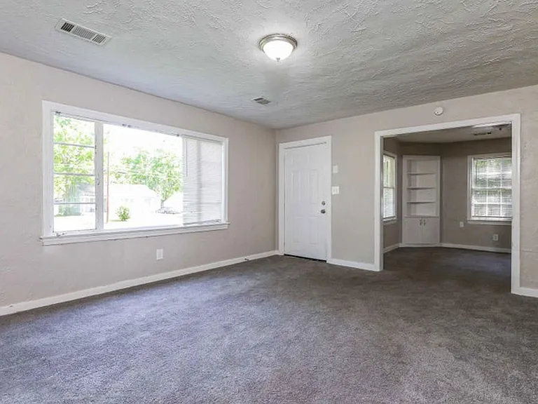 701 Cedarhurst Rd — Photo 10