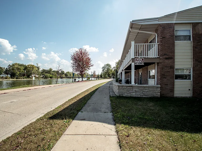 RiverWalk Apartments — Photo 11
