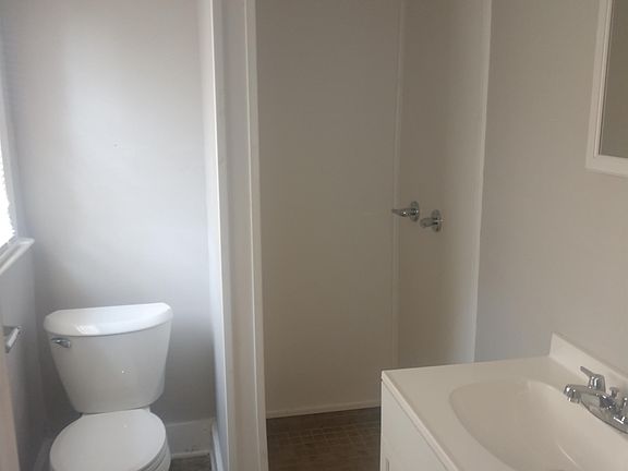 5th image of 1013 Magnolia Dr NW #F
