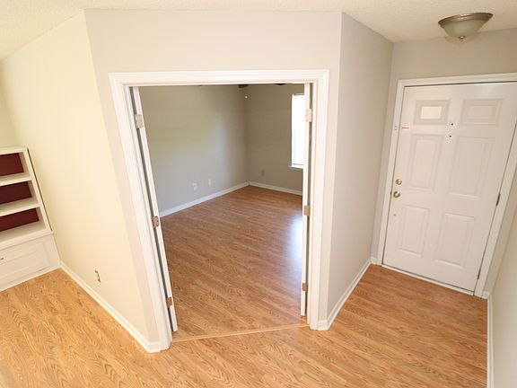 3rd image of 217 Hartshorn Ct