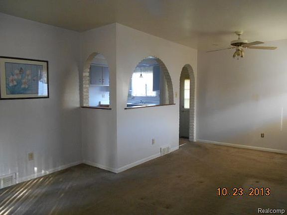 3rd image of 32920 Rosslyn Ave