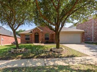 672 S Heights Dr, Crowley, TX 76036
