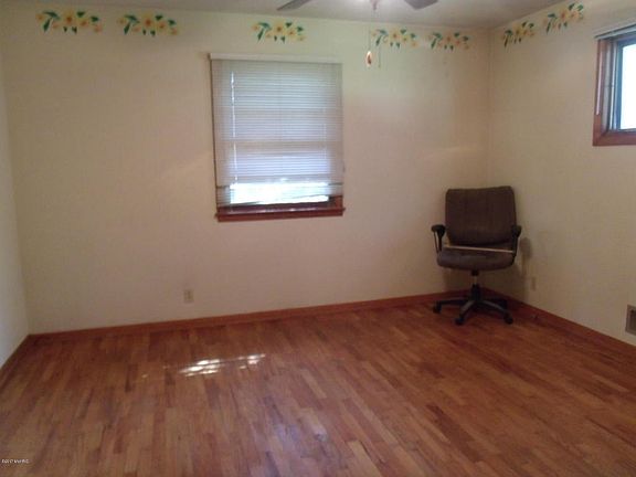 4th image of 419 Cherry St