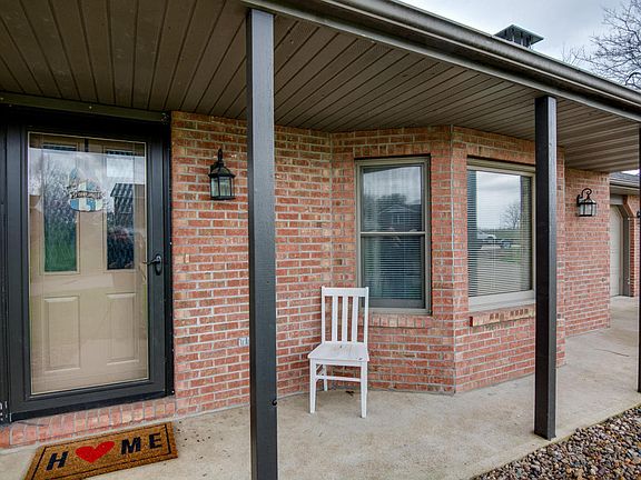 3rd image of 2413 Courtyard Dr