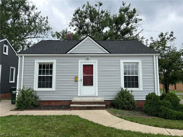 530 Darlington Dr, Bedford, OH 44146