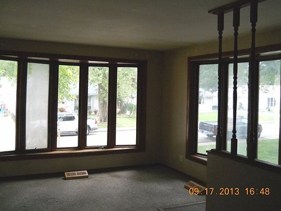 3rd image of 612 Santa Fe Ave
