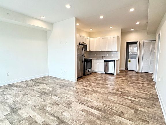3rd image of 2331-33 N 33rd St #6