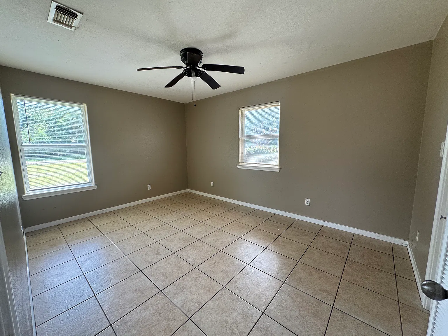 2 bed, 900 sqft, $1,290 — Photo 4