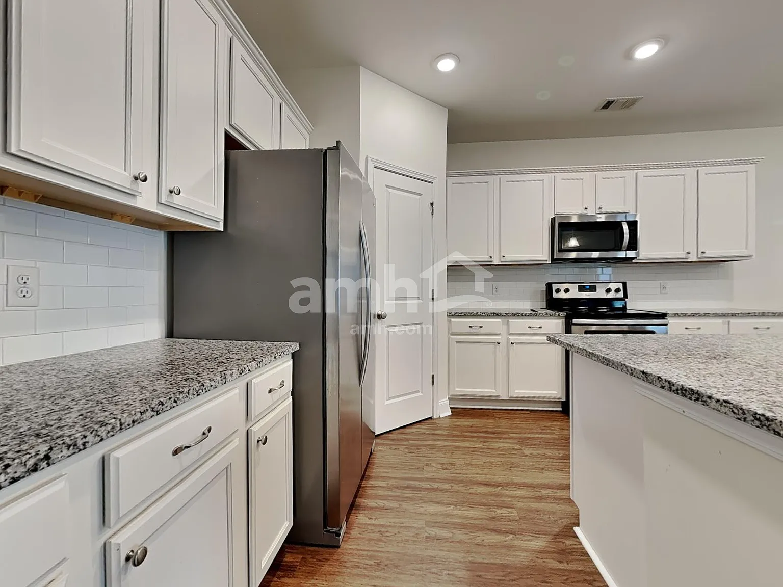4 bed, 3.5 bath, 2266 sqft, $2,390 — Photo 3
