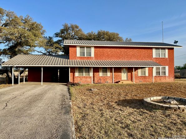 500 Bluntzer Rd, Jourdanton, TX 78026