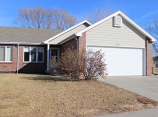 6054 Old Farm Cir, Lincoln, NE 68512