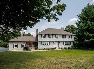 5 W Farm Ridge Rd, Newtown, CT 06470