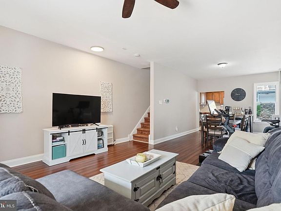 4th image of 228 Jamestown St