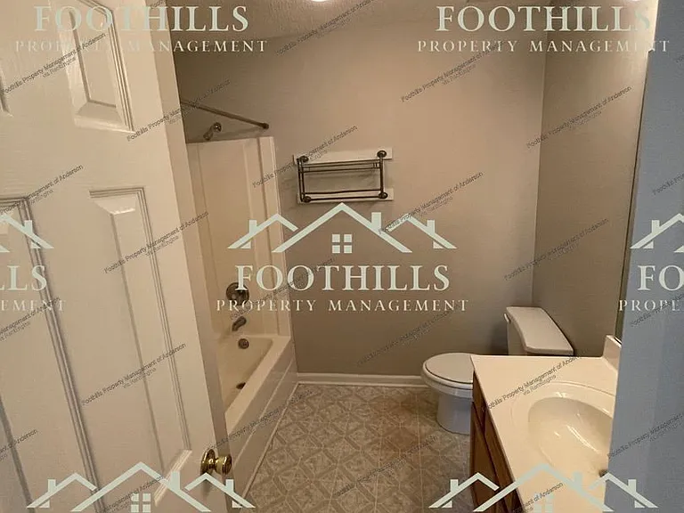 129 Ashton Ln — Photo 9