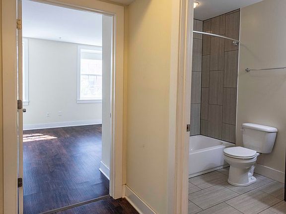 3rd image of 1618 Bank St #1626-2