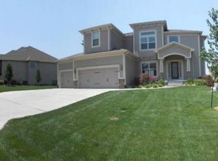 116 NW Burroughs Dr, Lees Summit, MO 64081