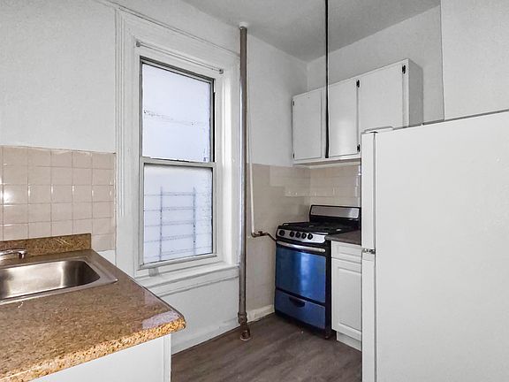 4th image of 2031 Adam C Powell Blvd #30