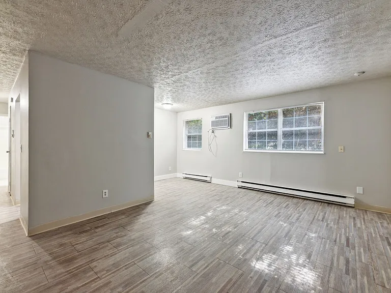 2303 Wyoming Ave — Photo 8