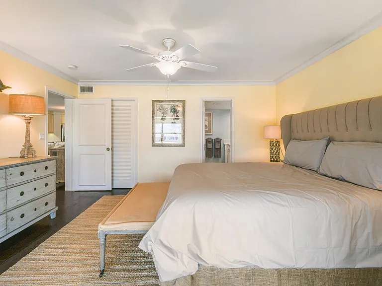 325 Beach Rd #301 — Photo 37