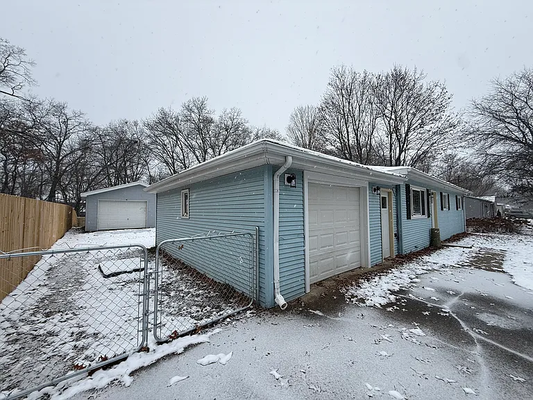 8830 Balmoral St — Photo 5