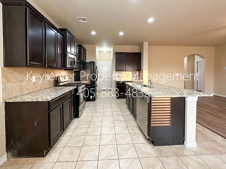2409 Rosa Cir — Photo 19