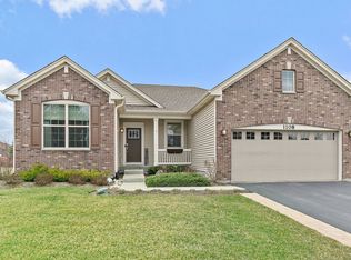 1108 Black Cherry Dr, Crystal Lake, IL 60012