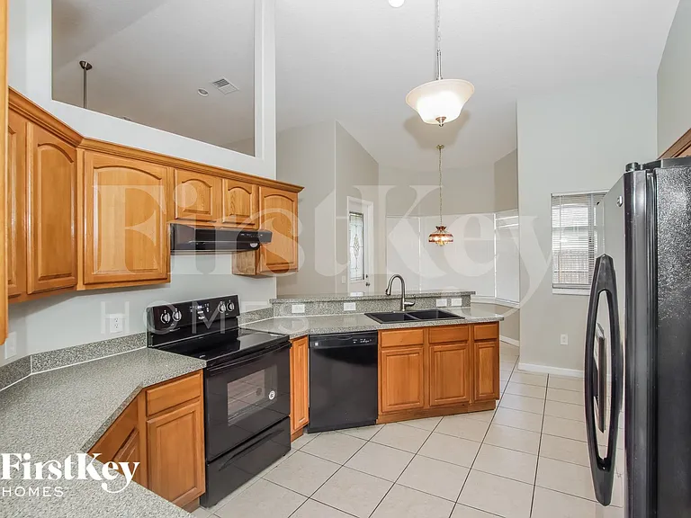 599 Australian Rd NW — Photo 6