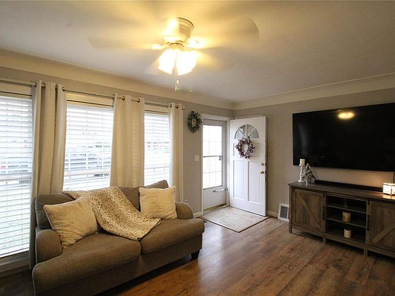 5th image of 2929 Wayne Ave