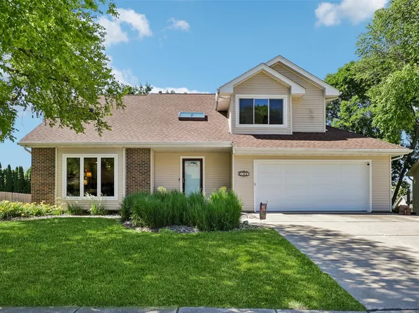 5700 Aspen Dr, West Des Moines, IA 50266